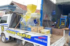 PENGIRIMAN-MESIN-PAVING-MINI-HIDROLIK-TUJUAN-GEROBOKAN-JAWA-TENGAH